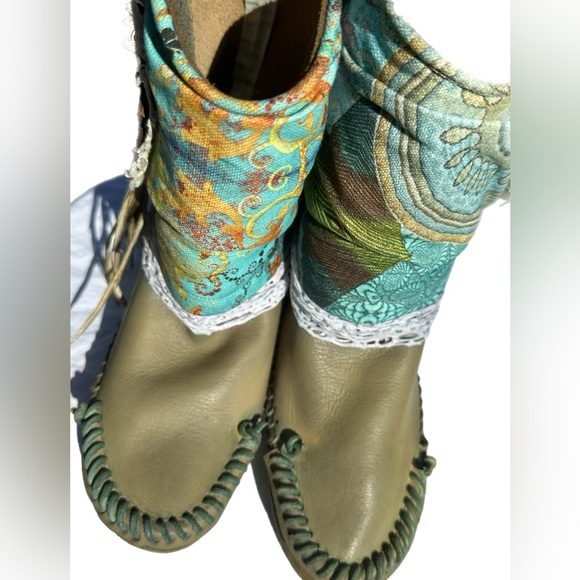 Karma Of Charme Green/Blue Leather Boho/Moccasin Boots with Accents Size 36. - Picture 6 of 16